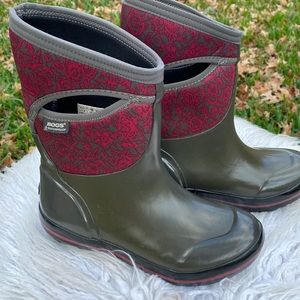 BOGS WATERPROOF  MID LEAF RAIN WINTER BOOT SIZE: 8